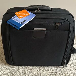 Slim rolling briefcase